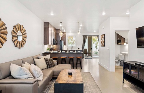 St. George House | Experience Tranquility at The Lofts with Top Amenities