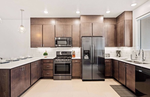 St. George House | Experience Tranquility at The Lofts with Top Amenities