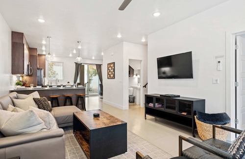 St. George House | Experience Tranquility at The Lofts with Top Amenities