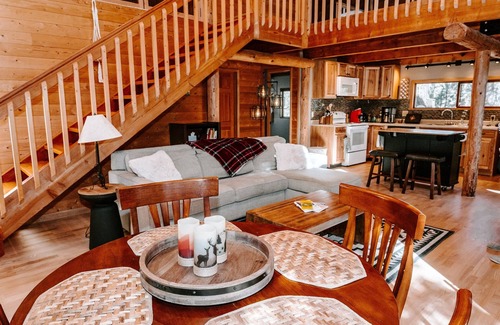 Jemez Springs Cabin | Relaxation at Turkey Trail Lodge: Pet-Friendly & Spa Amenities