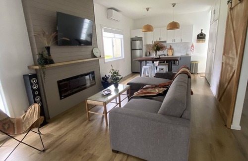 Karraganbah House | Relaxation Awaits at Tranquility by the Lake - Rated 9.8