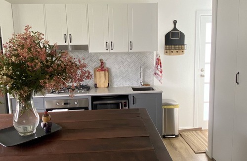 Karraganbah House | Relaxation Awaits at Tranquility by the Lake - Rated 9.8