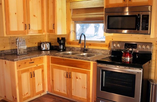 Cat Spring Cabin | Tranquility Cabin with Hot Tub & Ocean View Retreat