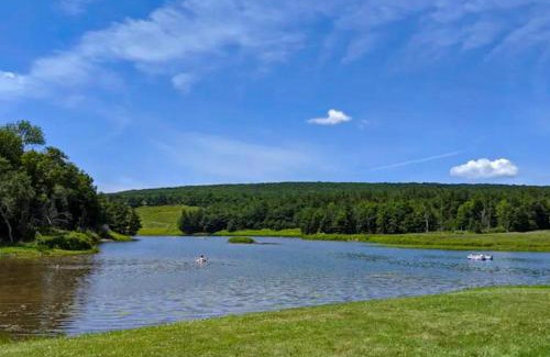 Maplecrest House | Discover Tranquility Forest: Child-Friendly Retreat