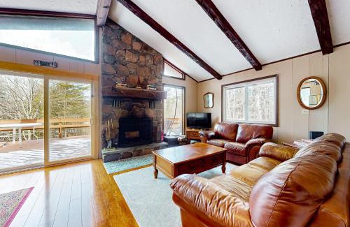 Maplecrest House | Discover Tranquility Forest: Child-Friendly Retreat