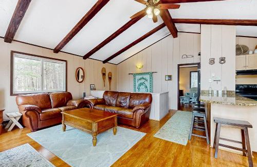 Maplecrest House | Discover Tranquility Forest: Child-Friendly Retreat