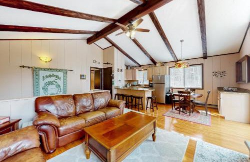Maplecrest House | Discover Tranquility Forest: Child-Friendly Retreat