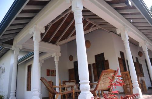 Hikkaduwa Villa | Idyllic Tranquility Guest House - Pet Friendly & Poolside Bliss