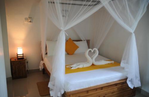Hikkaduwa Villa | Idyllic Tranquility Guest House - Pet Friendly & Poolside Bliss
