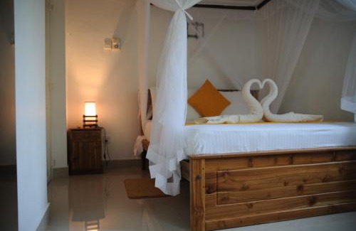 Hikkaduwa Villa | Idyllic Tranquility Guest House - Pet Friendly & Poolside Bliss