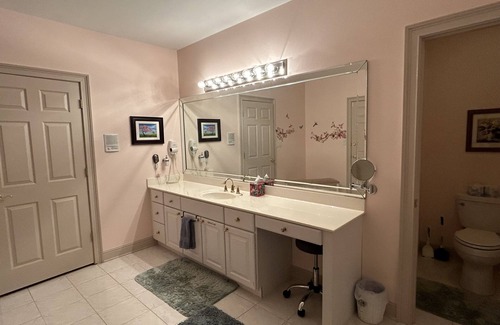 Suwanee House | Discover Tranquility Hideaway: Family-Friendly Getaway