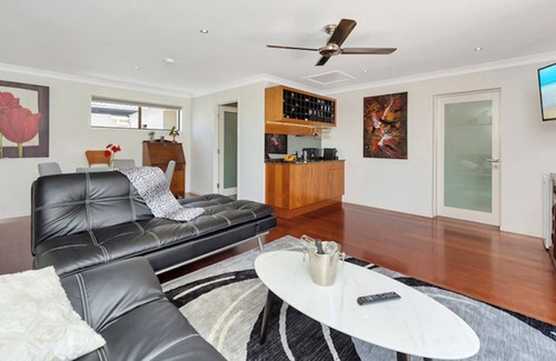Paradise Point Apartment | Idyllic Suite with Ocean View & Pool Access - Guest Rated 10/10