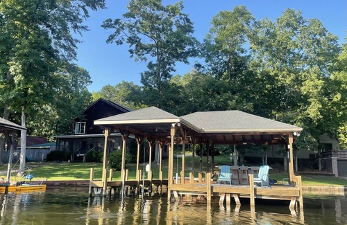 Norwood House | Lake Tillery Retreat: Family-Friendly with Paddle Boards!