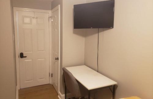Collingdale House | Tranquility Room by the Airport -Shared space