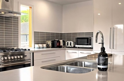 Rye House | Peaceful Retreat at Tranquility Rye, Steps from the Beach