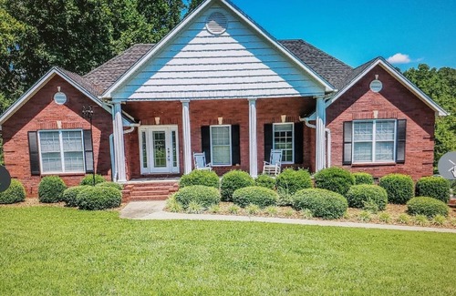 Winchester House | Peaceful Retreat with Pool and Lake View Amenities