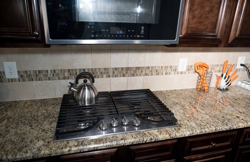 Fairburn House | Comfort and Tranquility: Ideal Stay with Pool & Fire Pit