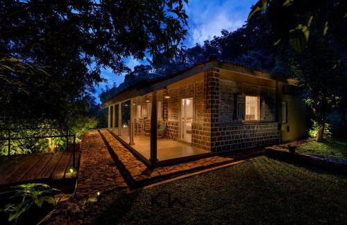 Koslanda Cabin | Budget-Friendly Tranquilla: Pet Friendly with Breakfast & More