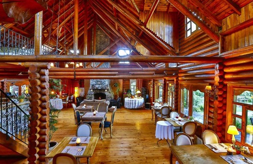 Agva Cabin | Relaxing Tranquilla River Lodge with Breakfast & Kitchen Access