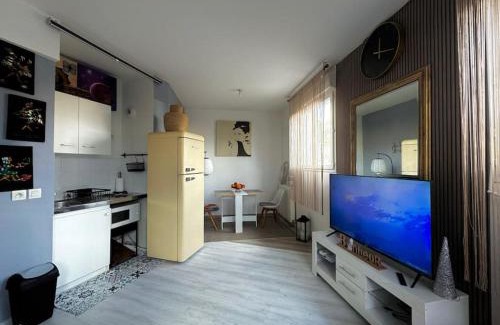 Poissy Apartment | Serene Getaway Just 30 Minutes from Paris