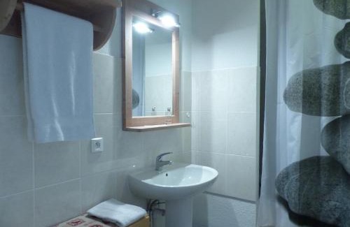 Villar-d'Arene Apartment | Serenity and Authenticity Nestled at the Foot of Ecrins