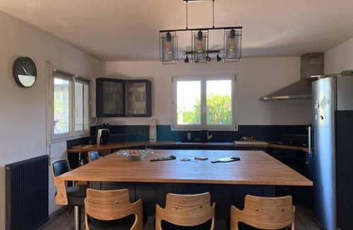 Camblanes-et-Meynac House | Serenity and Comfort Near Bordeaux with Pool Access