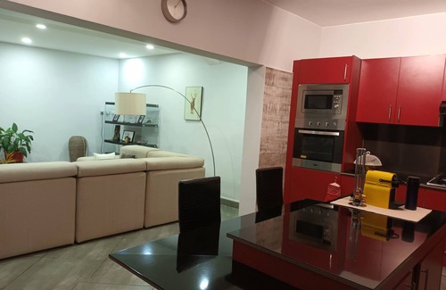 Analamanga House | Modern Comfort and Tranquility with Inviting Amenities