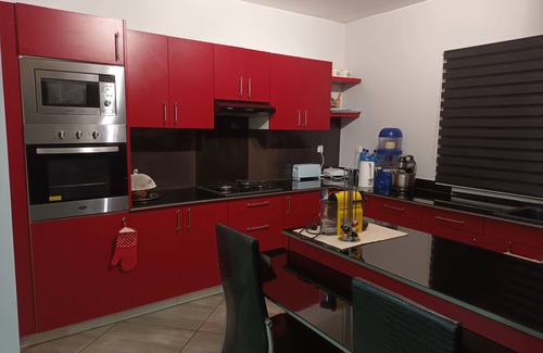 Analamanga House | Modern Comfort and Tranquility with Inviting Amenities