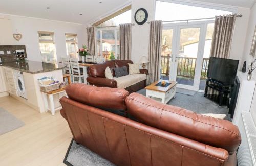 Narberth House | Tranquillity: 5-Star Pet Friendly Retreat for Families