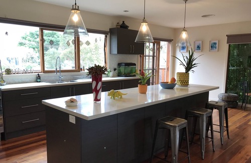 Balnarring House | Idyllic Tranquillo by the Sea: Your Perfect Getaway Awaits