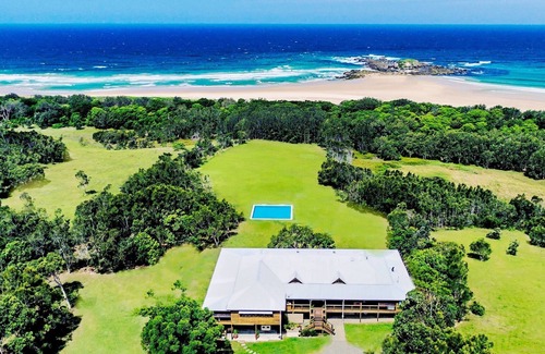 Woolgoolga House | Experience Tranquilo Beach House with Oceanfront Views
