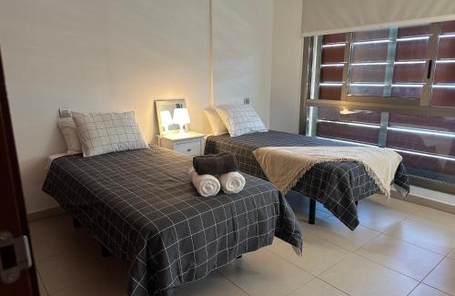 Alcala Apartment | Peaceful Retreat by the Sea with Private Parking