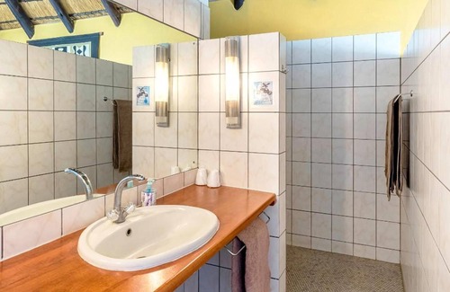 Voigtland House | Budget-Friendly Trans Kalahari Inn with Pool & Restaurant