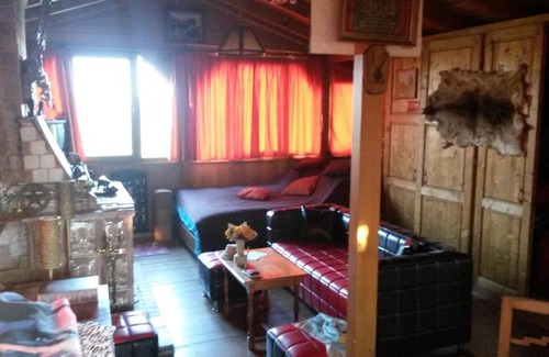 Cluj-Napoca House | Cozy Transylvania Cowboy Cottage - Guest Rated 8.8/10