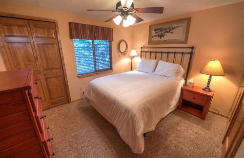 West Yellowstone House | Family-Friendly Trapper Condo Unit 7 with High Guest Ratings