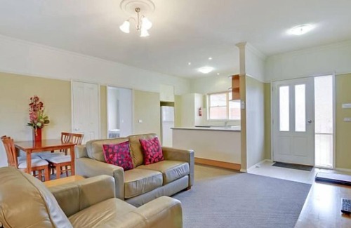 Traralgon Apartment | Traralgon Serviced Apartments: 4-Star Stay with Breakfast