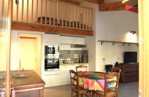 Saint-Jean-de-Bueges Apartment | Tras Castel, apartment 4 places, garden, swimming pool, barbecue, free parking