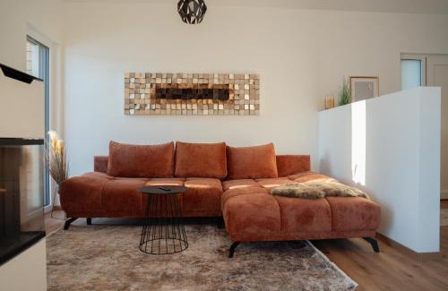 Loipersdorf bei Fuerstenfeld Apartment | Highly Rated Traumzeit Lodge 57 with Spa and Hot Tub