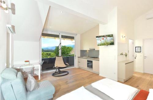 Magre sulla Strada del Vino Apartment | Inviting Retreat at Traubenhof: 4-Star Family Haven