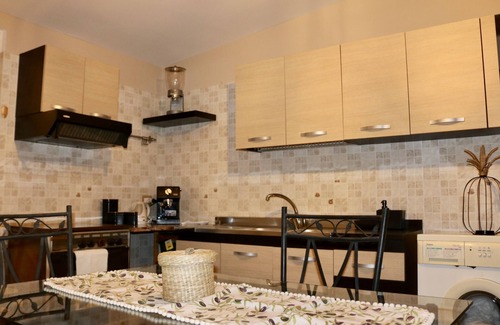 Meta Villa | Relax at Traulivi Villa: Oceanfront Pool & Spa Retreat