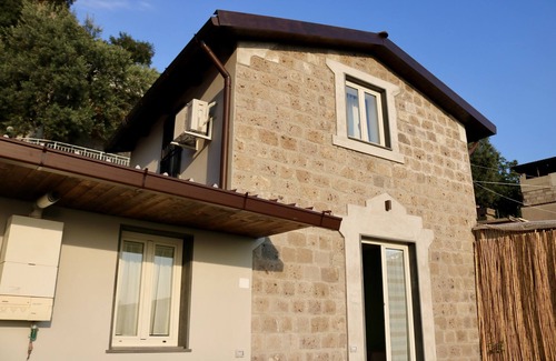 Meta Villa | Relax at Traulivi Villa: Oceanfront Pool & Spa Retreat