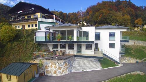 St. Gilgen Apartment | Elegant Oceanfront Escape at Traum Blick Sankt Gilgen
