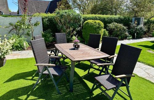 Hohen Viecheln Apartment | Beautiful Bonkowski Apartment with Ocean View at Schweriner See