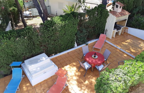 Alcossebre Apartment | Seaside Retreat with Private Pool Near Barcelona & Valencia