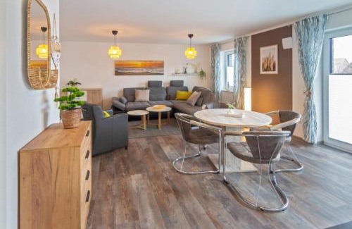 Norddeich Apartment | Ideal Getaway: Traum Wohnung 4 with Balcony & Family Amenities