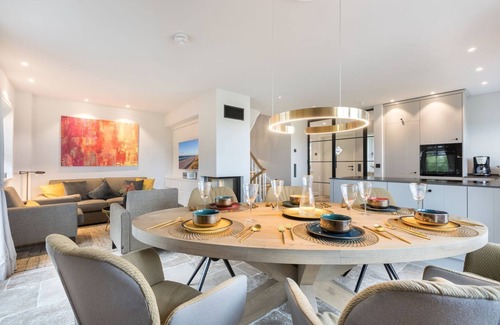Rantum House | Traumblick Sylt: Spacious Oasis with Ocean Views & Spa