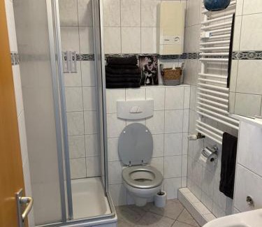 Moenchengladbach Apartment | Discover TraumBude: Child-Friendly Retreat with High Ratings
