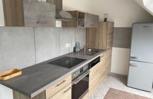 Moenchengladbach Apartment | Discover TraumBude: Child-Friendly Retreat with High Ratings
