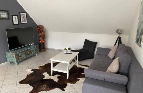Moenchengladbach Apartment | Discover TraumBude: Child-Friendly Retreat with High Ratings