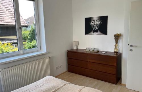 Unterdobling Apartment | Tranquil Traumgarten: Family-Friendly Retreat Near Center